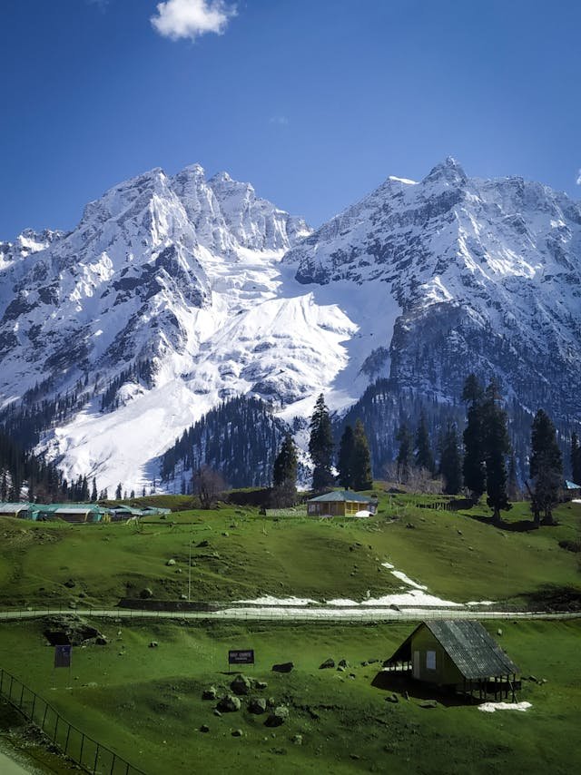 Beautiful 3 Nights 4 Days Kashmir Tour Packages